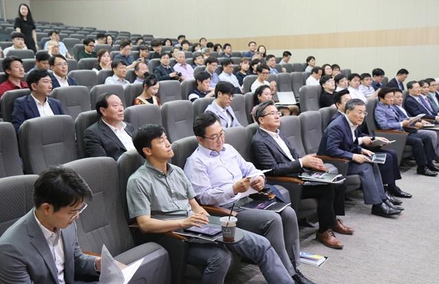 대전 4차산업혁명 전문가 포럼이 지난 9일 KAIST KI 퓨전홀에서 진행, 산·학·연 관계자들이 함께 했다. <사진=박은희 기자>