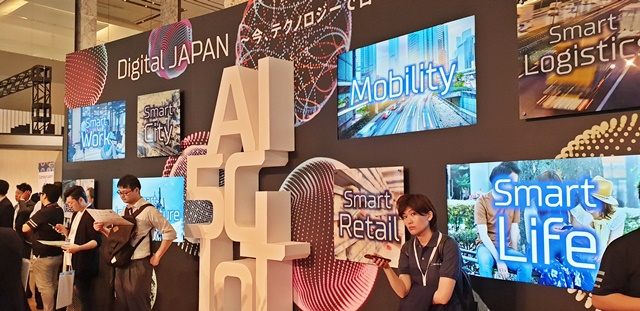 이번 소뱅 월드의 주제관 전면 모습. AI 5G IoT로 디지털 일본을 구현하고 기술로 일본을 젼화시키겠다는 메시지를 전하고 있다.<사진= 이석봉 기자>