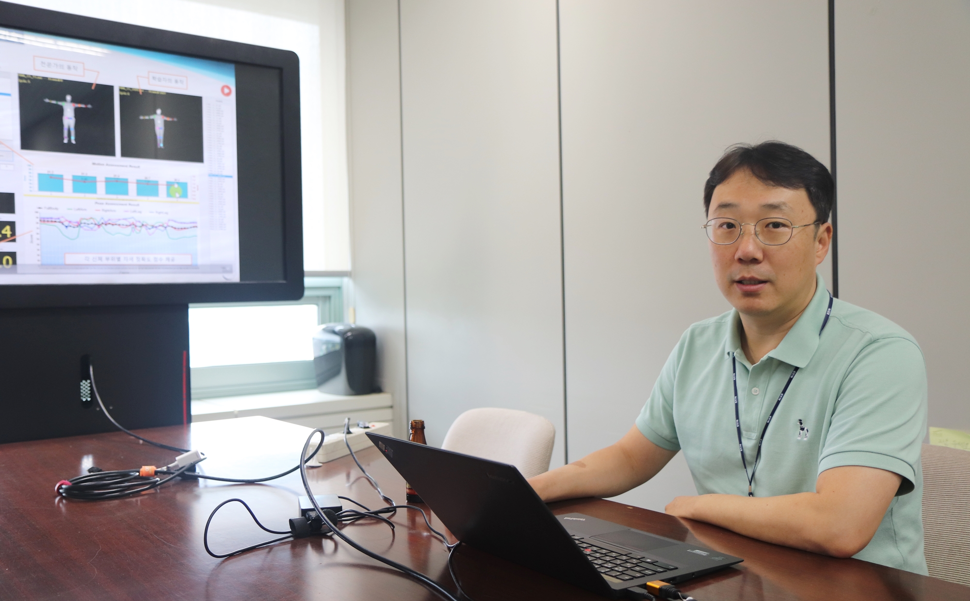 김도형 박사는 2014년부터 AI를 활용한 동작 분석 기술을 개발해왔다. 사진은 기술을 소개하고 있는 모습. <사진=김인한 기자>