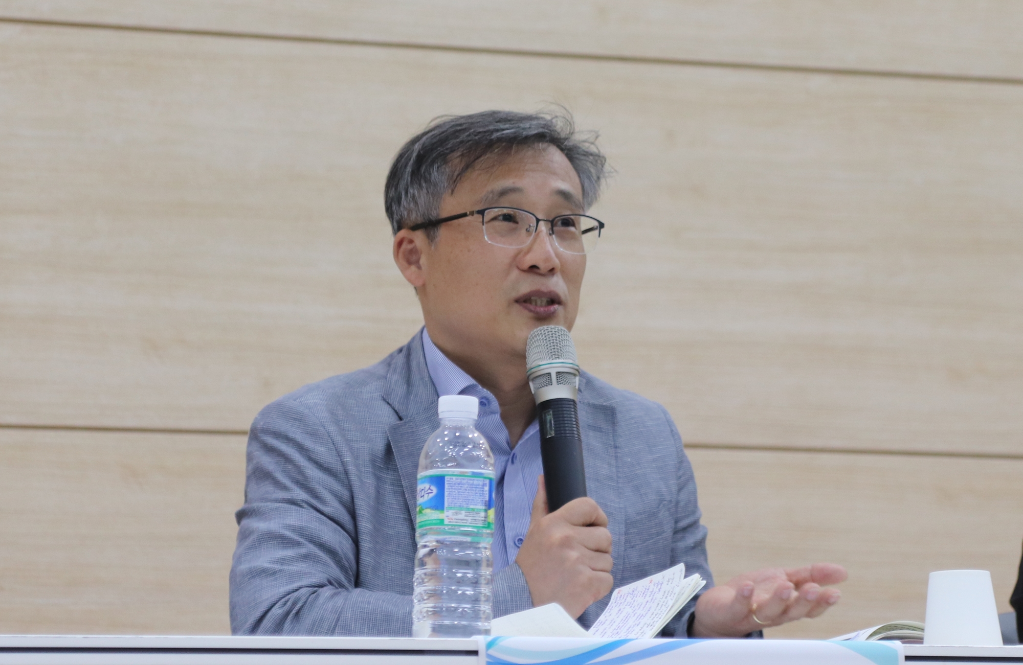 박성동 쎄트렉아이 이사회 의장은 24일 열린 대덕이노폴리스포럼에 참가해 현장감 있는 메시지를 전하며 다수의 공감을 얻었다. <사진=김인한 기자>