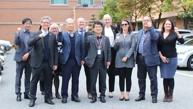 "Global Networking Session for Companies from Daejeon TP and South Australia" was held at Daejeon Techno Park on October 15. Participants are expected to build cooperative relations through networking.
