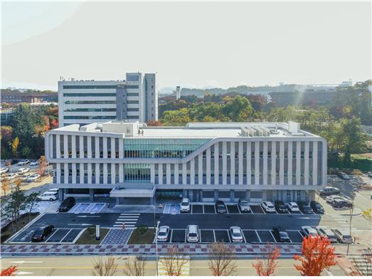 한국생명공학연구원은 국가생명연구자원정보센터 건물을 새롭게 신축하고 29일 오후 3시 준공식을 갖는다.<사진= 한국생명공학연구원>