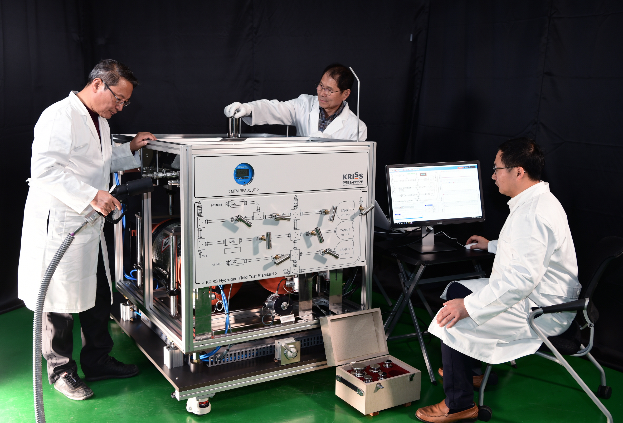 한국표준과학연구원은 수소충전소에서 정량의 수소가 충전될 수 있도록 유량계를 검증하는 교정시스템을 개발하는 데 성공했다고 밝혔다. <사진=한국표준과학연구원 제공>