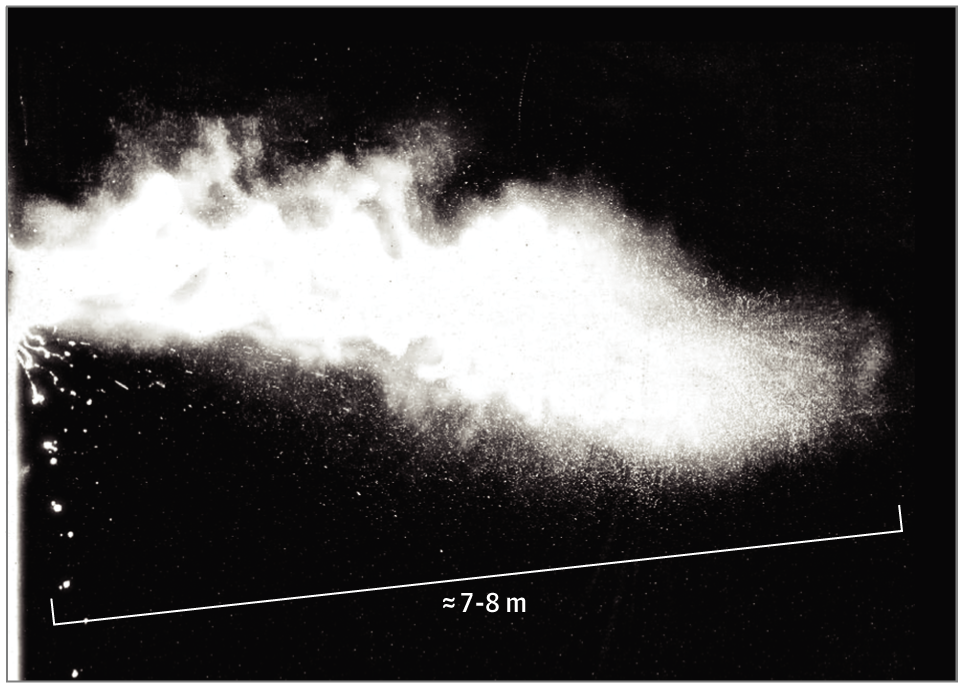 미국 매사츄세츠공대 연구진은 입에서 튀어나온 미세한 물방울이 초속 10~100m의 속도로 최대 8m까지 날아갈 수 있다는 연구결과를 JAMA Insights에 소개했다. [Bourouiba, 2020] <사진=IBS 제공>
