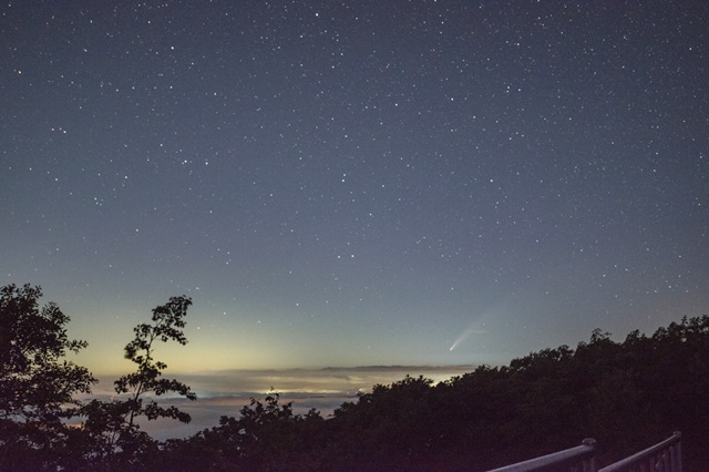 15일 저녁 9시 43분 보현천문대에서 촬영한 니오와이즈 혜성. 천문연의 전영범 책임연구원이 촬영했다.<사진= 한국천문연구원>