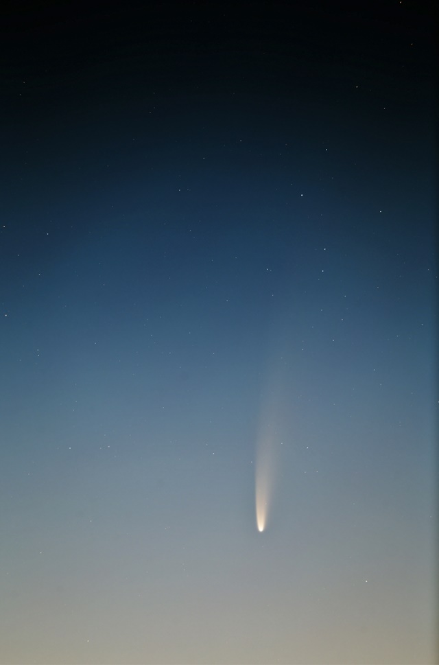 지난 8일 천문연의 박영식 선임연구원이 촬영한 니오와이즈 혜성.<사진= 한국천문연구원>