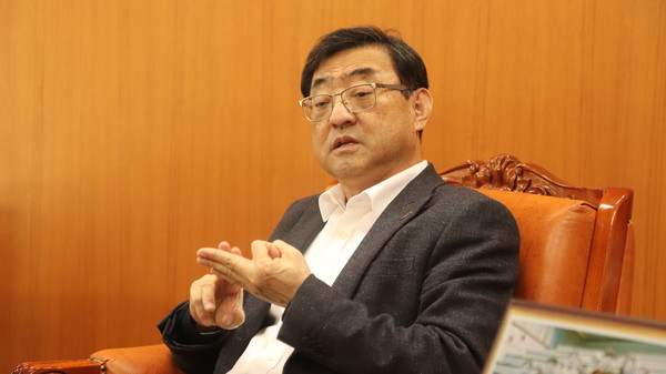 김무환 총장은 포스텍 건학 이념인 '인류와 사회에 공헌하는 가치창출대학'을 기반으로 한 지역 혁신을 목표로 한다고 말했다. [사진=이유진 기자]