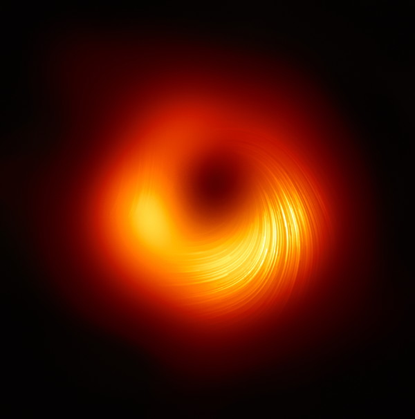 2021년 3월에 공개됐던 M87 은하 중심에 있는 초대질량블랙홀 편광 영상. [사진=한국천문연구원 제공]