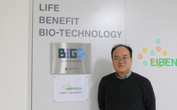 장현 리벤텍 대표는 바이러스 표면에 항원이 발현되는 벡터백신 기술을 개발해 기존 바이러스 벡터백신의 위험성을 제거했다. 블록처럼 정해진 플랫폼에 유전자만 바꿔 끼우면 해당 바이러스에 저항하는 백신을 만들 수 있다. [사진=이유진 기자]