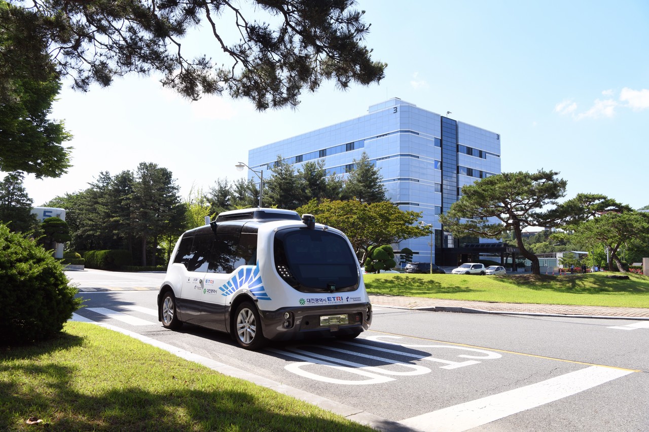 [ 2022 ETRI 컨퍼런스 ] ETRI 원내를 누비는, 운전석도 없는 자율주행차 오토비