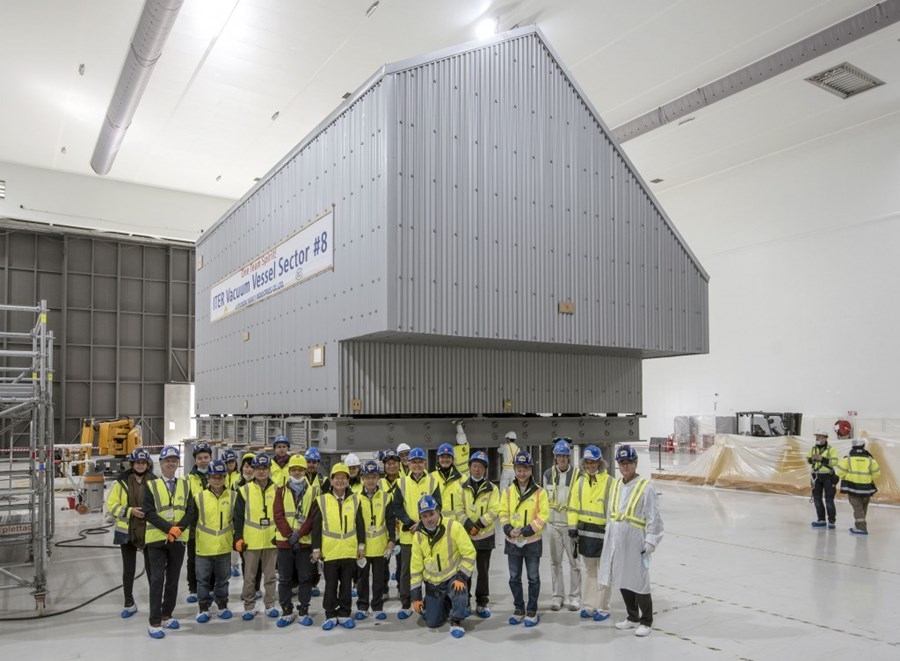 인공태양 진공용기 중 한국이 제작키로 한 네개 중 세번째가 ITER 현장에 도착했다. 한국의 날씨와 높은 파도에 연구진, 제작진, 발송기업 모두 긴장하며 48시간의 밤샘 협력끝에 무사히 임무를 마무리했다.[사진 =ITER]