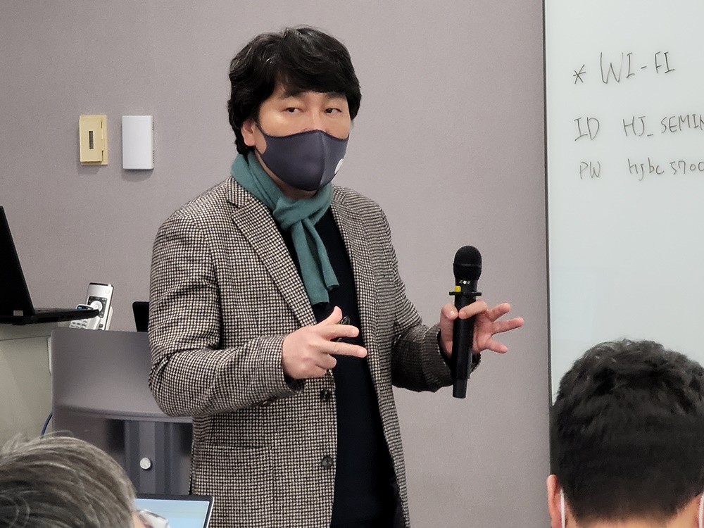 김대관 한국항공우주연구원 달탐사사업단장이 발표를 하고 있다.[사진=과학기자협회]