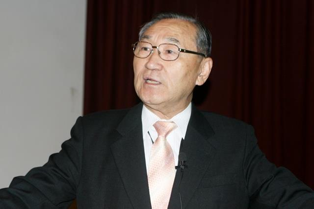 2010년 1월 26일 한필순 소장은 한국원자력연구원 후배 과학자들에게 원자력 기술 자립 중요성 특강을 펼쳤다.[사진= 대덕넷DB]