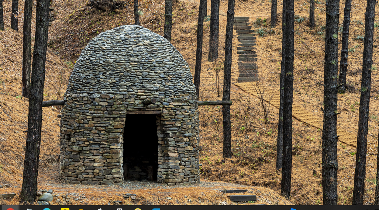 고승현 작가(금강자연미술비엔날레 운영위원장)가 올해 출품할 작품 '스톤 쉘터(돌 은신처)'.[사진=금강자연미술비엔날레 운영위 제공]