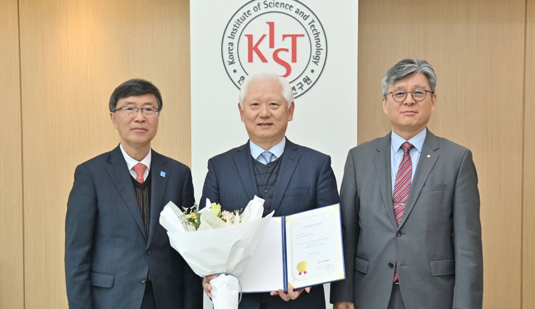 미래재단석학상 수여자로 선정된 이관영 KIST 책임연구원.[사진=한국과학기술연구원]