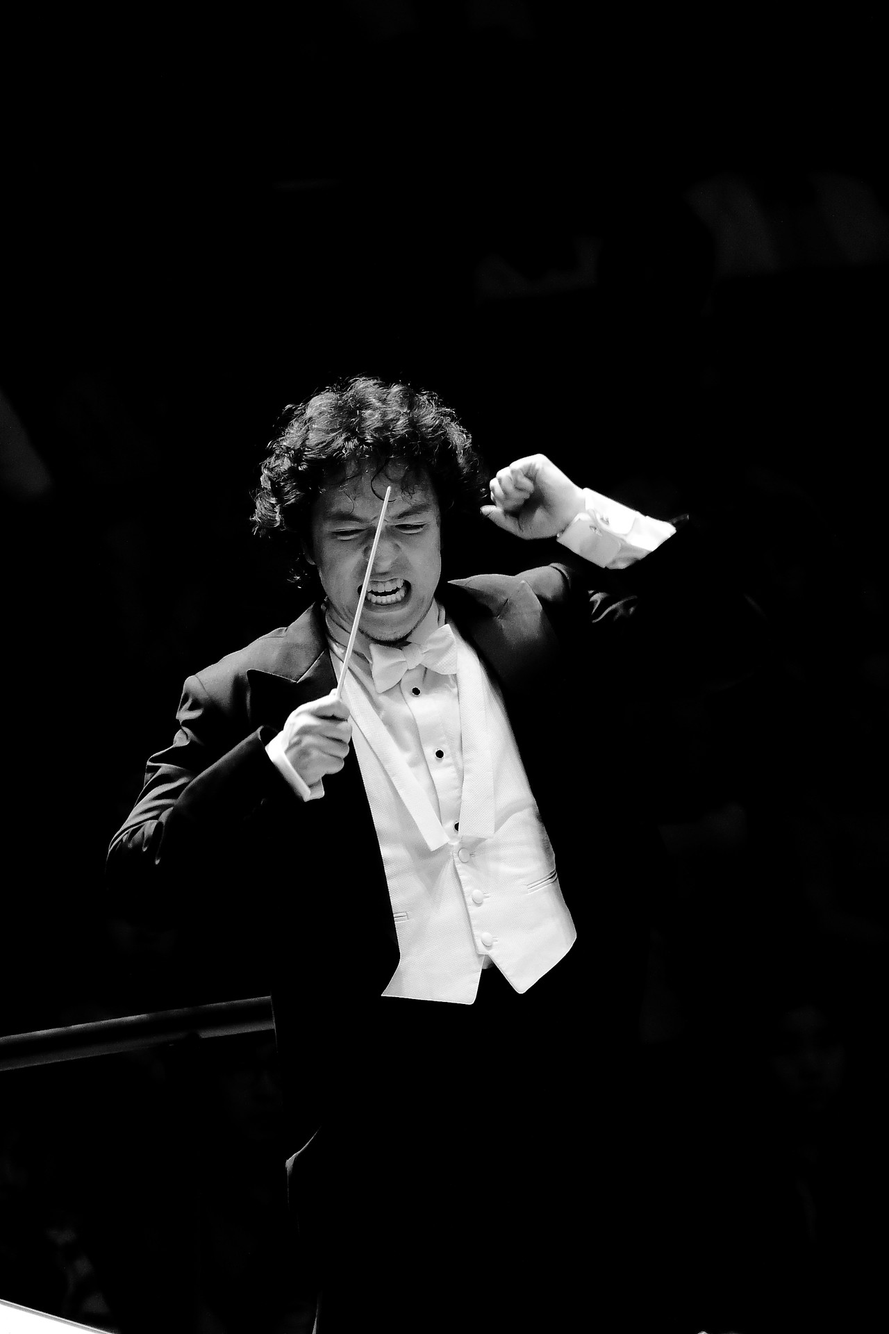 대전시립교향악단 디스커버리 시리즈 1 '당.신.들' 공연이 23일과 24일 대전예술의 전당에서 열린다. 사진은 지휘를 맡은 백윤학 지휘자.[사진= 대전시립교향악단]