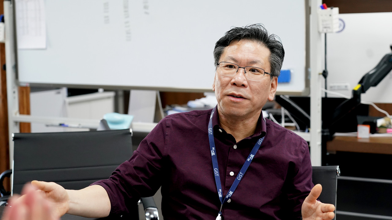 김유수 광주과학기술원 화학과 교수는 최근 본지와의 인터뷰에서 "우수한 기초 연구가 산업화로 이어지지 못하는 현실을 바꿔야 한다. 연구-산업 간 '연결고리'를 구축하는 것이 무엇보다 중요하다"고 강조했다. [사진=광주과학기술원]