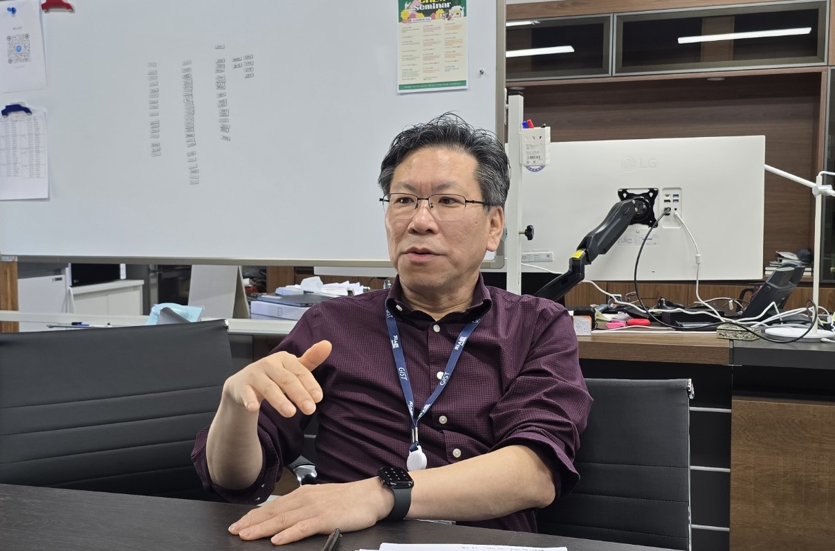 김 교수는 노벨상 자체보다 기초연구가 실제 산업으로 이어지는 성공 사례를 만드는 것, 그게 노벨상보다 값진 성과라고 말했다. [사진=홍재화 기자]