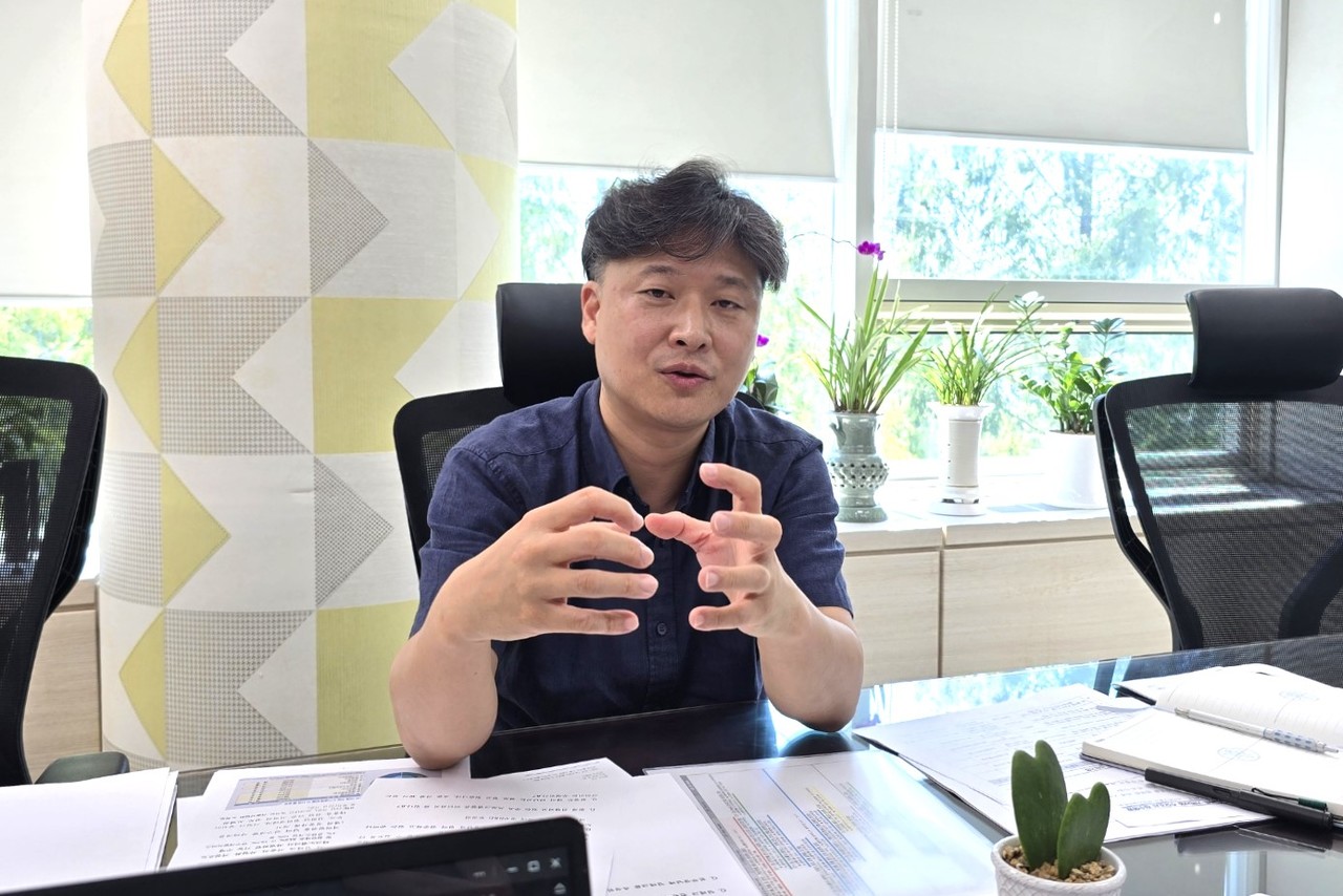 임문택 본부장은 정부출연연구기관, 기업 등 현장을 누비며 각종 애로사항들을 해결하고 있다. [사진=홍재화 기자]