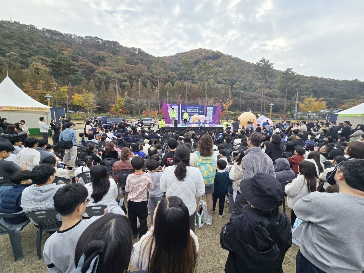 '2025 Hello! 과학마을축제 in 동구'가 '스페이스 오디세이! 과학탐험대'를 주제로 오전 10시부터 오후 5시까지 진행됐다. 대전시와 동구청이 주최하고 지역 과학문화기관 50여 곳이 함께한 이번 행사는 '자연 속에서 즐기는 과학'을 콘셉트로 기획됐다.[사지=김지영 기자]
