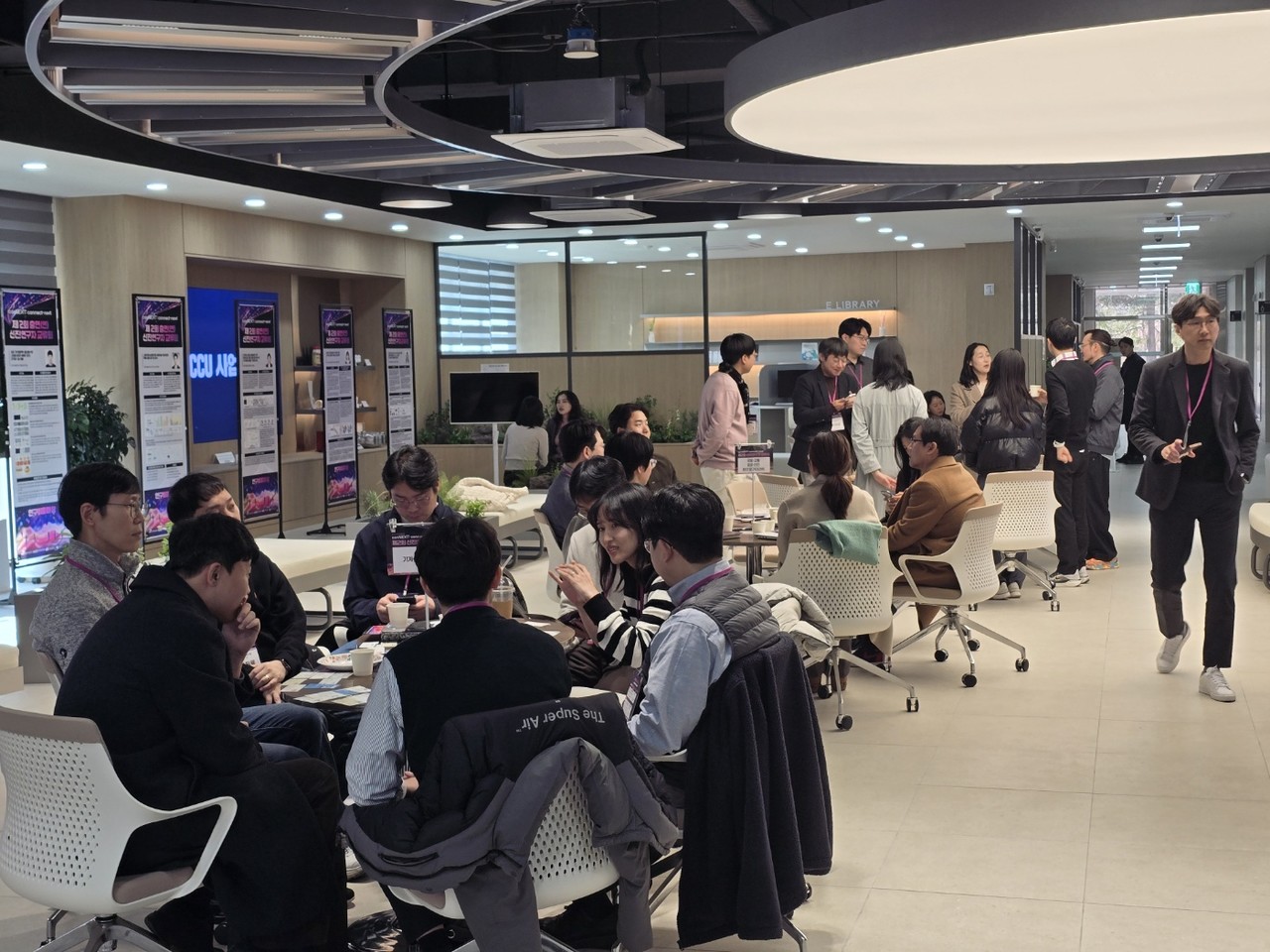 이날 연구이음마당은 신진 연구자와 신진 행정직 200여 명이 한자리에 모인 대규모 교류의 장이었다. [사진=홍재화 기자]