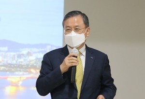 신성철, KAIST 이후 첫 행보 “연임제도 활성화돼야”