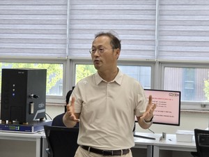 "노벨상 연구 도울 장비"···코셈, 대기압전자현미경 개발 박차 - 뉴스 썸네일 이미지