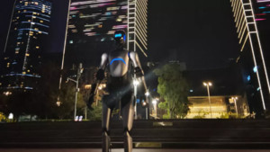 [차이나 급보] 중국의 휴머노이드 106.3km 주파가 의미하는 것 - 뉴스 썸네일 이미지