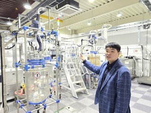 붉은 금의 마법, '꿈의 촉매'···'퀀텀캣' 기술 저력 강신현 대표 "반... - 뉴스 썸네일 이미지