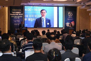 '로봇 지능' 세계 표준, ETRI 피지컬 AI '승부수'"韓 제조업 최종병기, 춤추는 로봇보다 손끝 데이터"