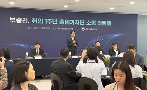 취임 1년 배경훈 "중국 잘하고 있어 부럽다···韓 AI 기술 주권 확보 필수, 정책 시행 속도를"
